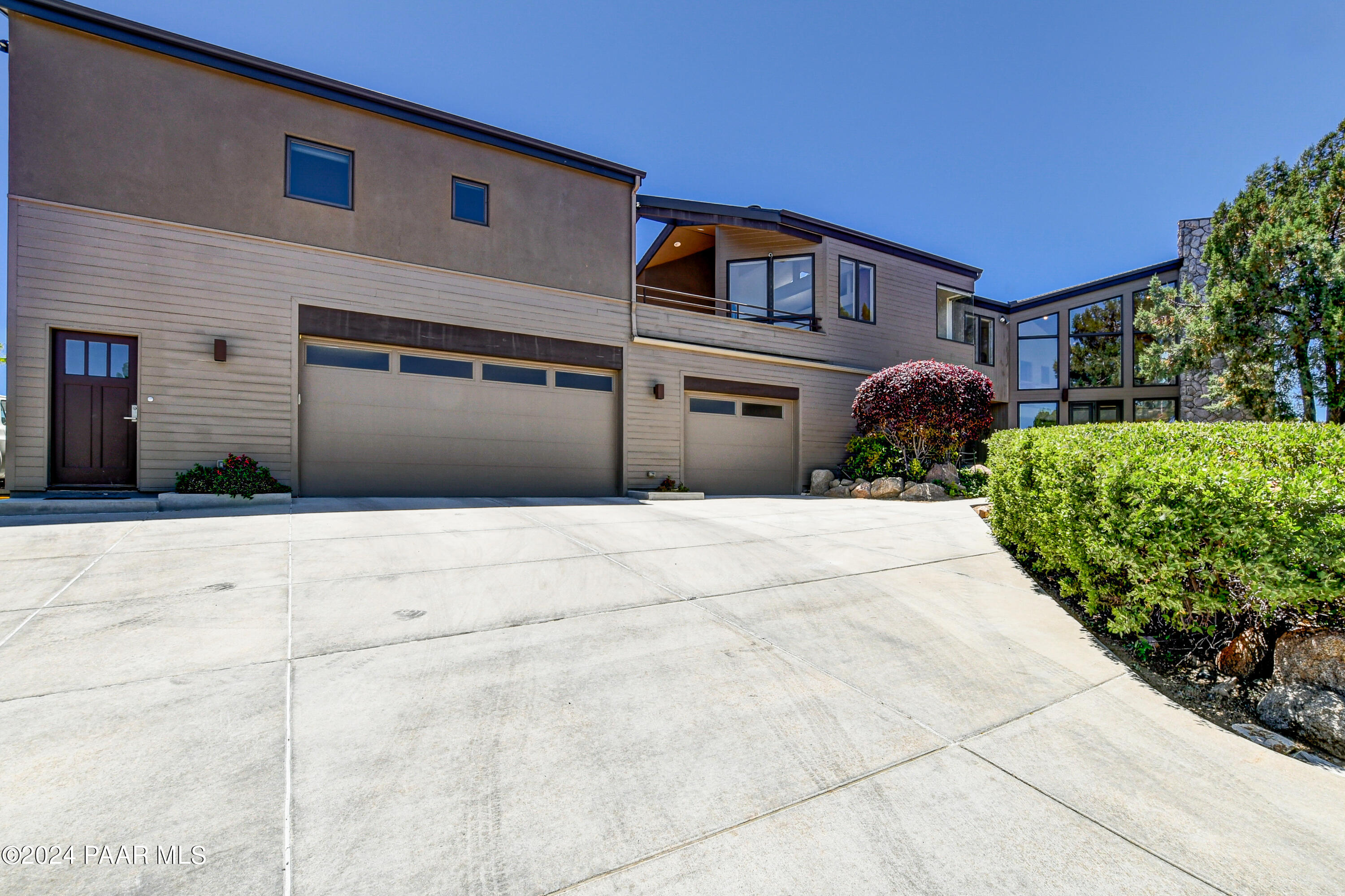 1301 S Manzanita Hill Road
