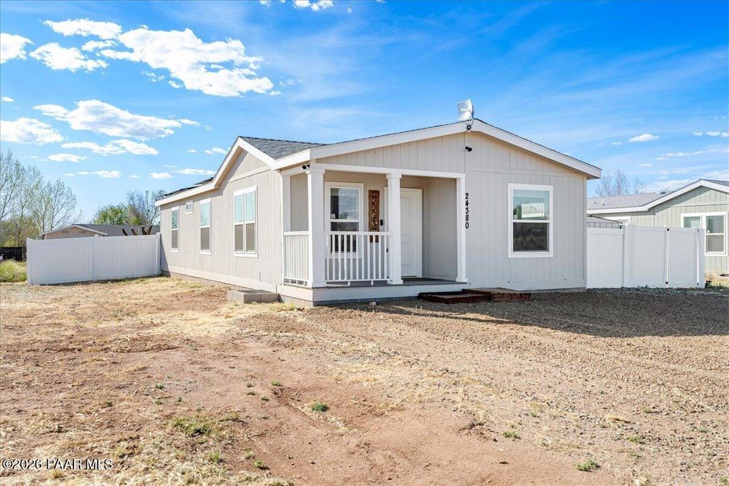 Photo of 24380 N Marblehead Avenue, Paulden, AZ 86334 (MLS # 1081057)