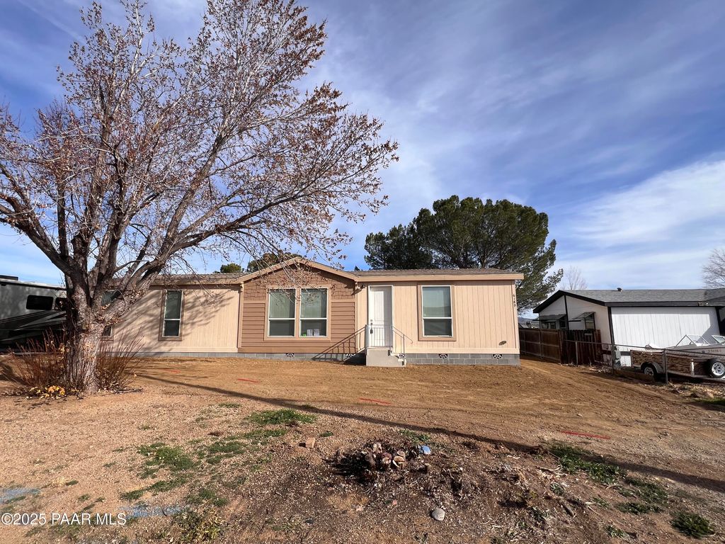 Photo of 6189 N Cattletrack Road, Prescott Valley, AZ 86314 (MLS # 1078384)
