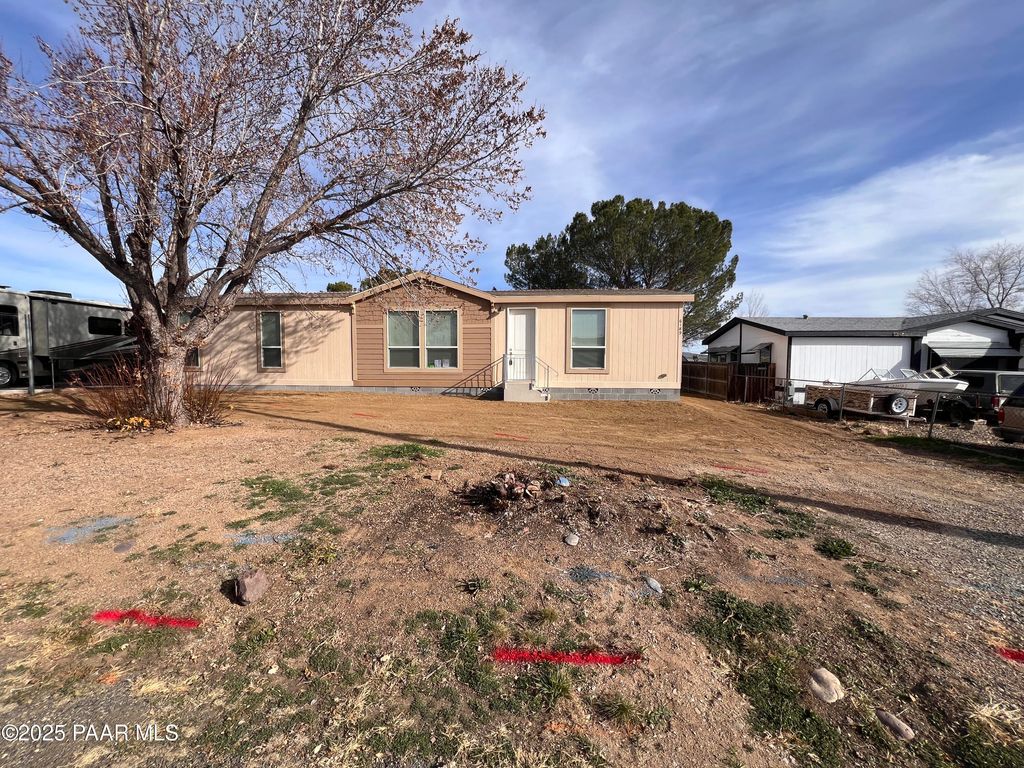 Photo of 6189 N Cattletrack Road, Prescott Valley, AZ 86314 (MLS # 1078384)