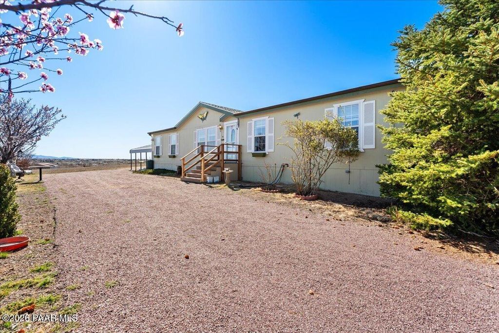 Photo of 330 N Sioux Drive, Chino Valley, AZ 86323 (MLS # 1080190)