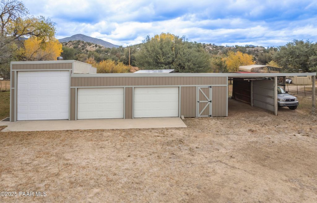 Photo of 830 S Grisby Road, Skull Valley, AZ 86338 (MLS # 1077931)
