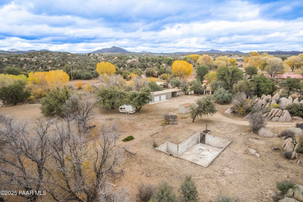 Photo of 830 S Grisby Road, Skull Valley, AZ 86338 (MLS # 1077931)