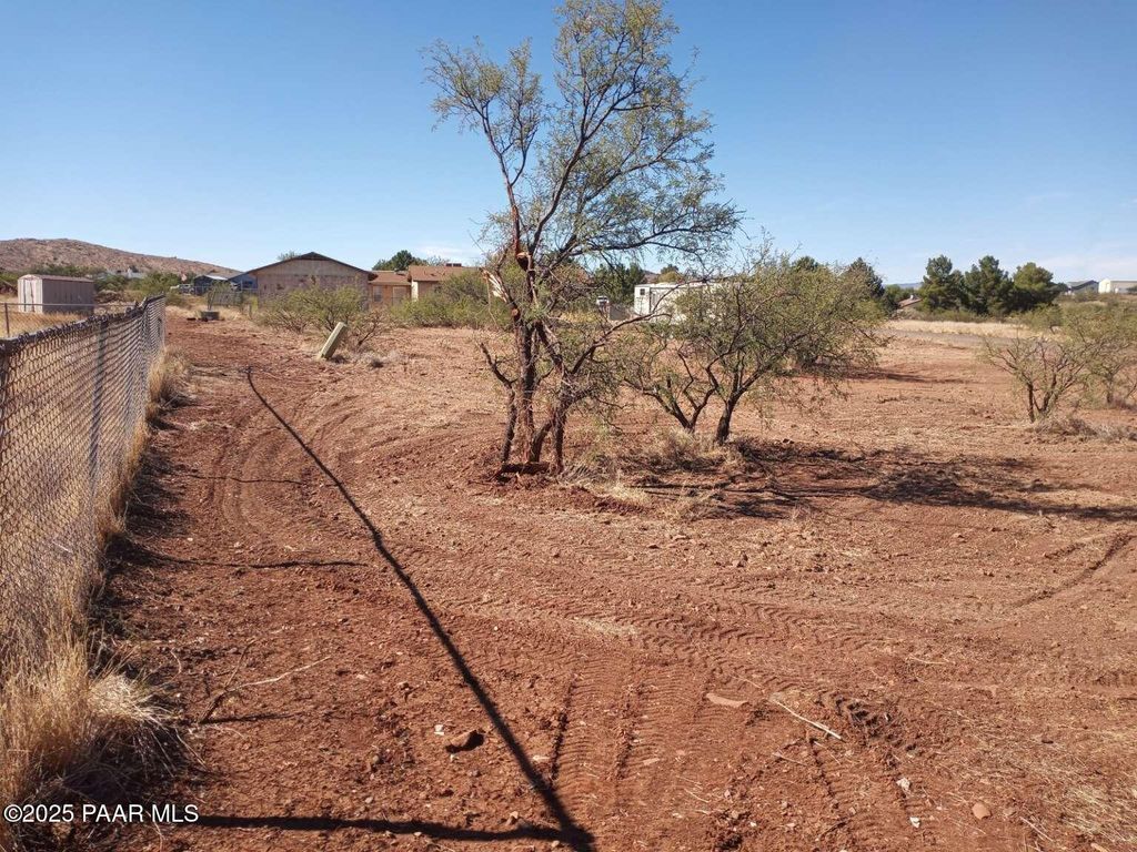 Photo of 20301 E Sierra Drive, Mayer, AZ 86333 (MLS # 1078395)