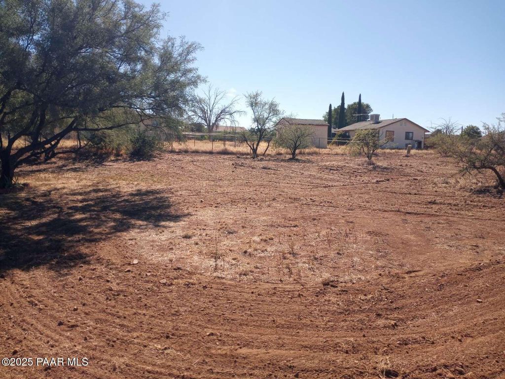 Photo of 20301 E Sierra Drive, Mayer, AZ 86333 (MLS # 1078395)