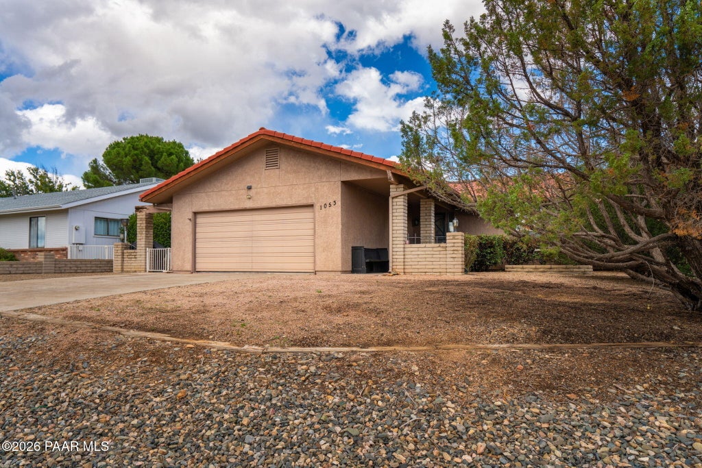 Photo of 1053 N Arrowhead Lane, Dewey-Humboldt, AZ 86327 (MLS # 1085465)