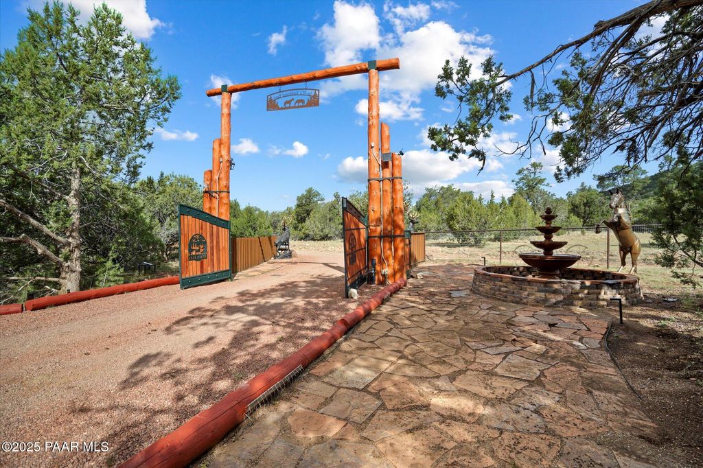 Photo of 33425 W Cowboy Clint Way, Seligman, AZ 86337 (MLS # 1077128)