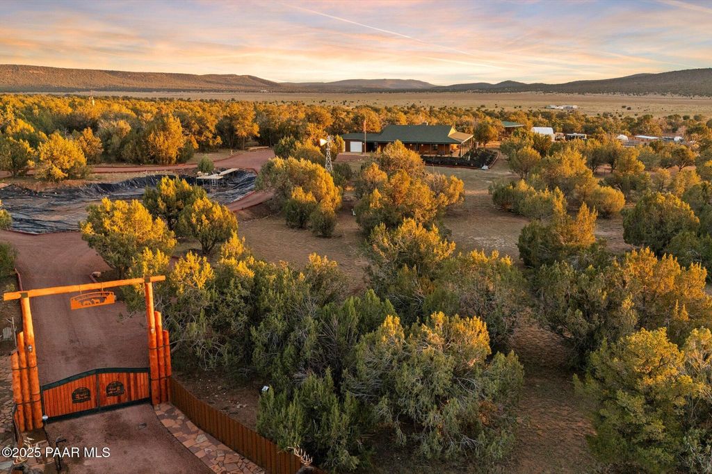 Photo of 33425 W Cowboy Clint Way, Seligman, AZ 86337 (MLS # 1077128)