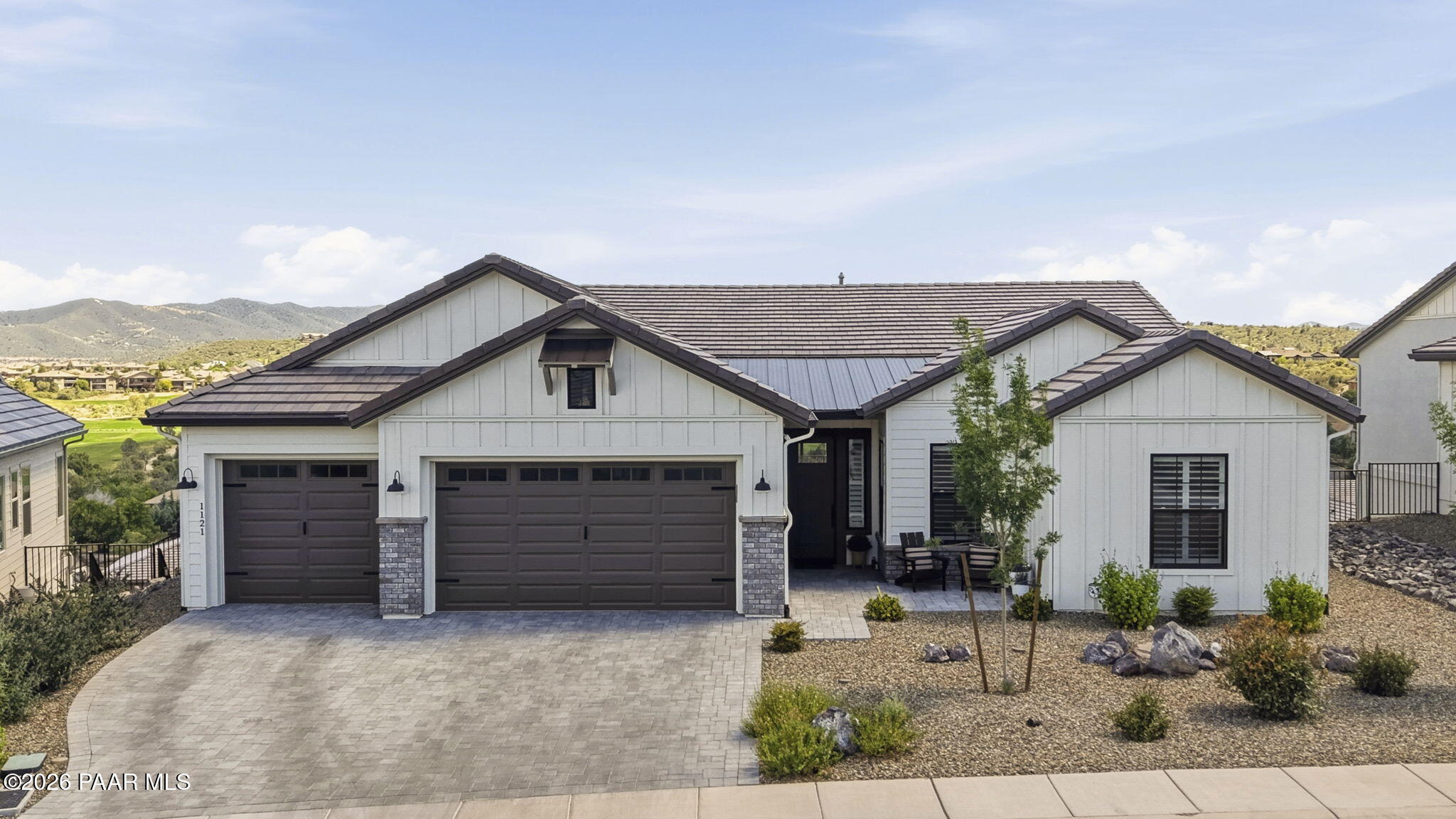 1121 S Lakeview Drive