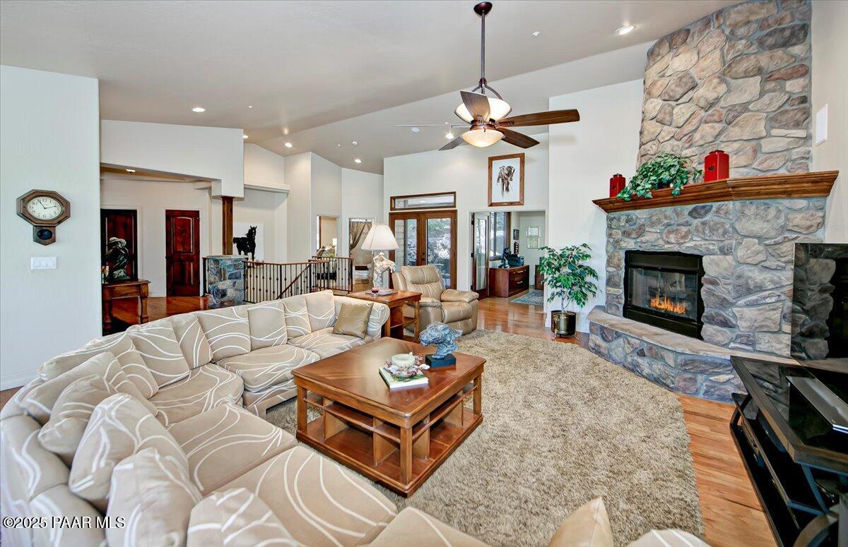 2140 Lone Oak Way