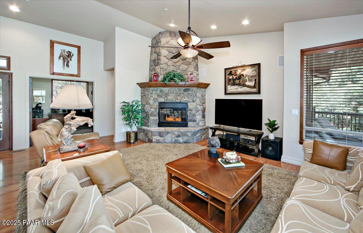 2140 Lone Oak Way