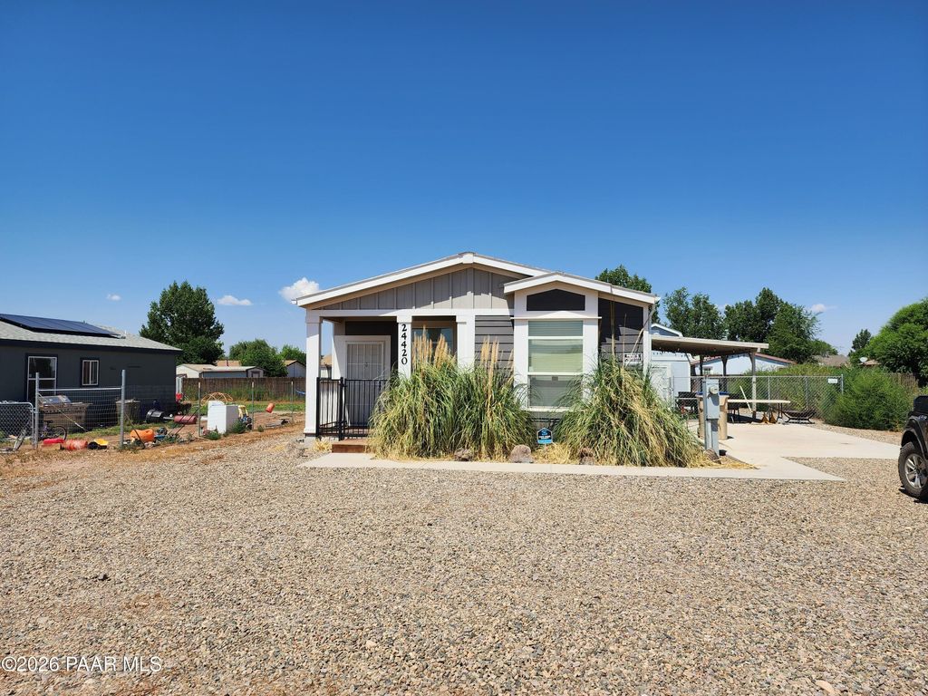Photo of 24420 N Marblehead Avenue, Paulden, AZ 86334 (MLS # 1080404)
