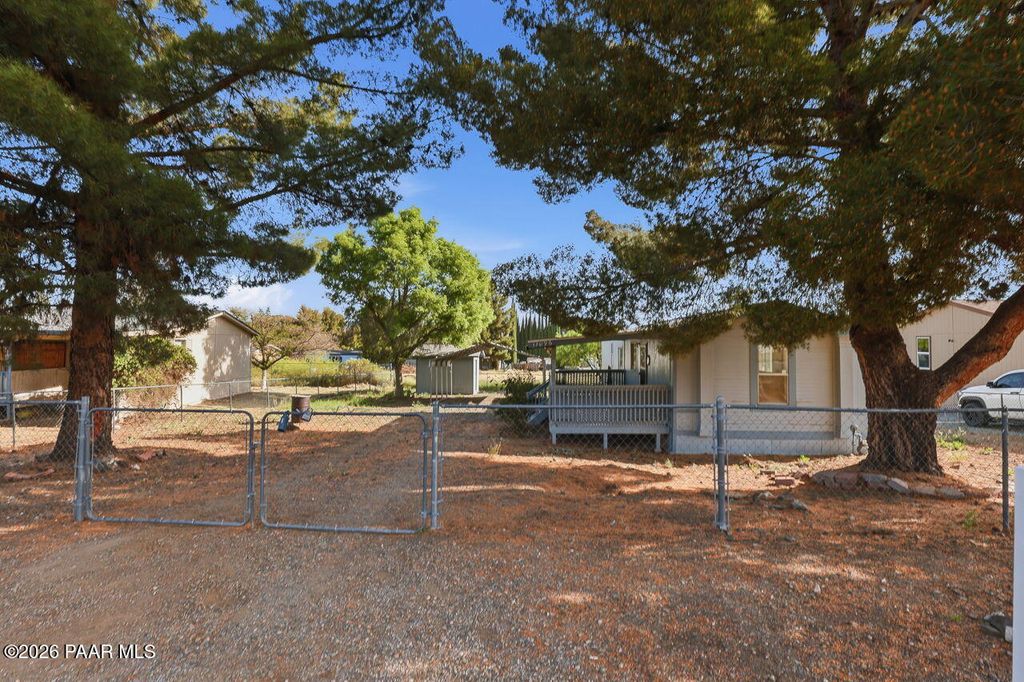 Photo of 17096 E Hillside Drive, Mayer, AZ 86333 (MLS # 1080794)