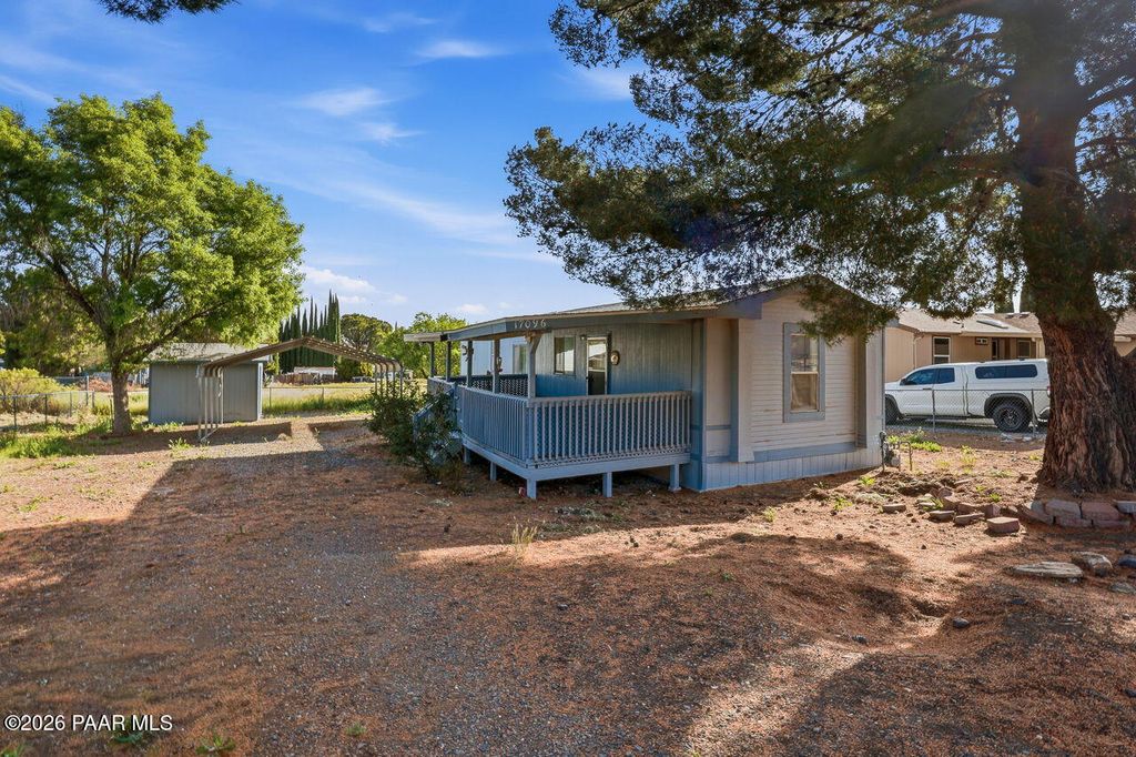 Photo of 17096 E Hillside Drive, Mayer, AZ 86333 (MLS # 1080794)