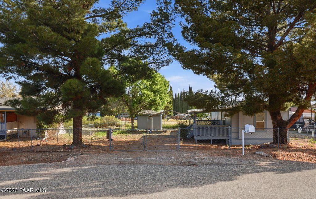 Photo of 17096 E Hillside Drive, Mayer, AZ 86333 (MLS # 1080794)