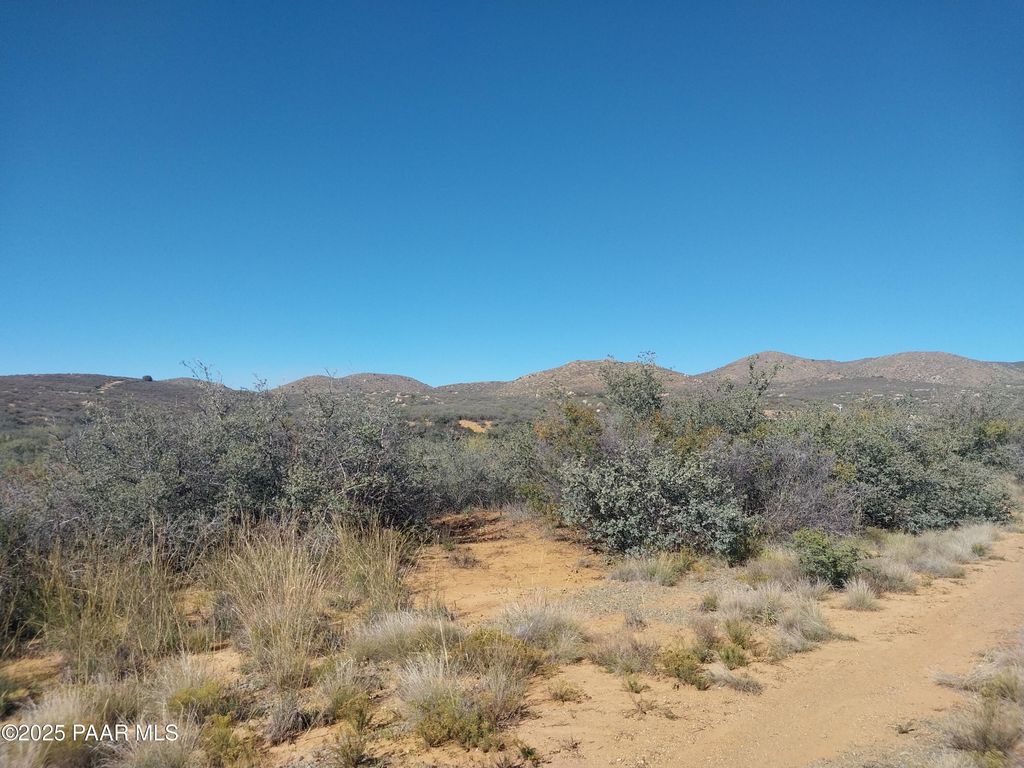 Photo of 205 Sunstate Trail, Dewey-Humboldt, AZ 86327 (MLS # 1077949)