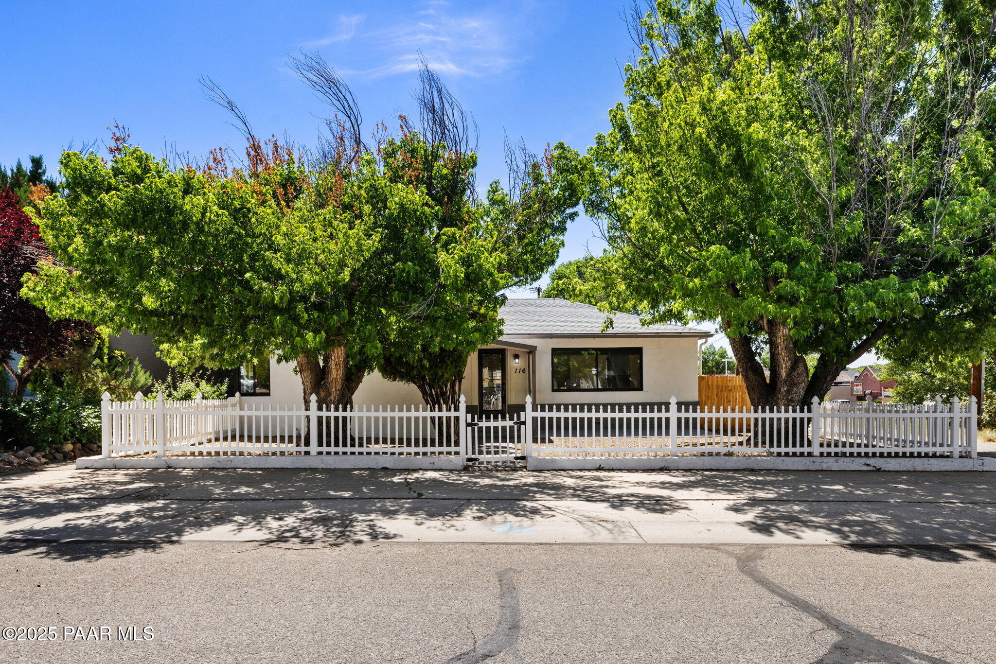 116 S Arizona Avenue
