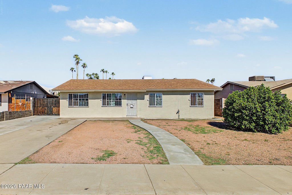 Photo of 4340 W Clarendon Avenue, Phoenix, AZ 85031 (MLS # 1085825)