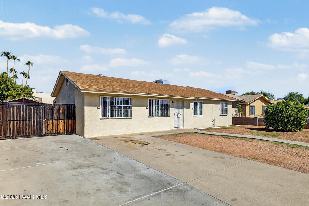Photo of 4340 W Clarendon Avenue, Phoenix, AZ 85031 (MLS # 1085825)