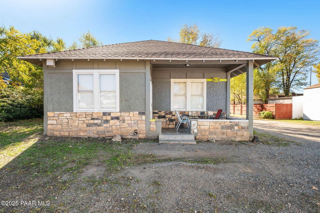 Photo of 711 E Sheldon Street, Prescott, AZ 86301 (MLS # 1077633)