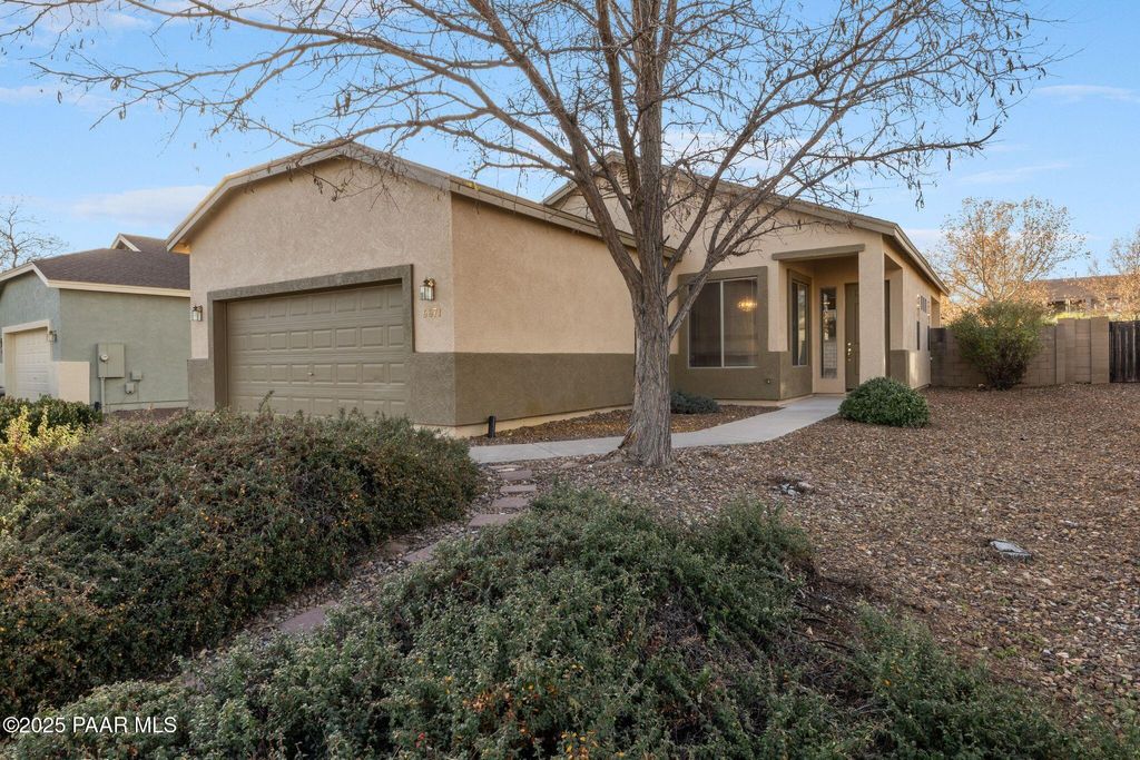 Photo of 6671 E Sandhurst Drive, Prescott Valley, AZ 86314 (MLS # 1078448)