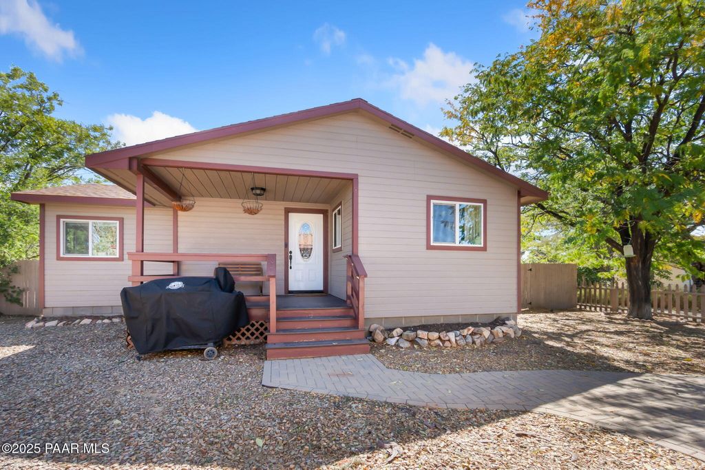 Photo of 25960 W Old Granthams Road, Hillside, AZ 86321 (MLS # 1077078)