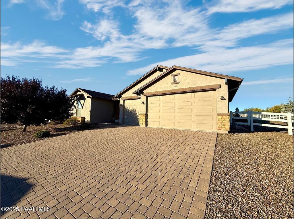 Photo of 220 Mackenzie Rose Drive, Chino Valley, AZ 86323 (MLS # 1077992)