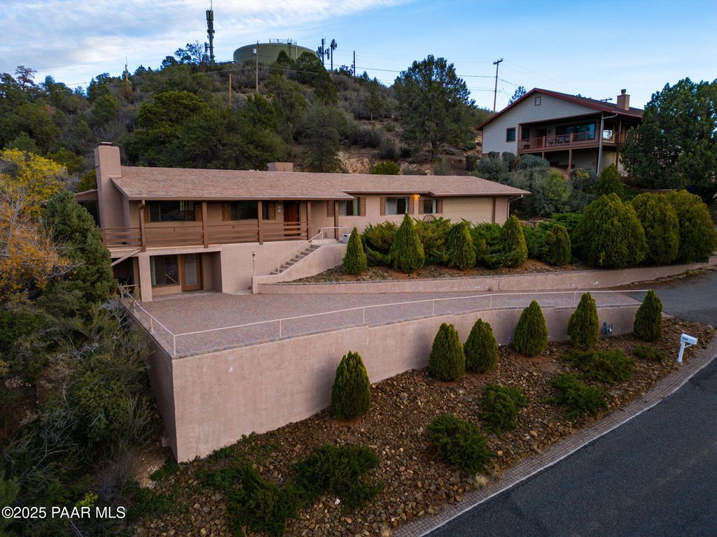 Photo of 425 Fairway View Drive, Prescott, AZ 86303 (MLS # 1078113)