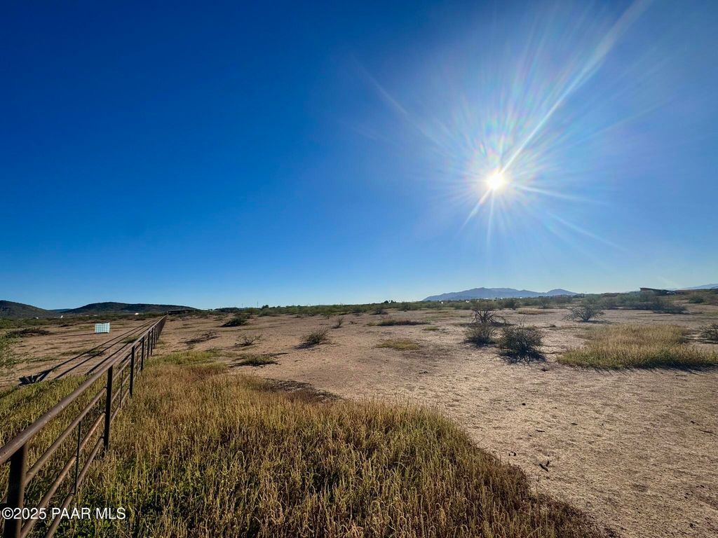 Photo of Xx00m W Bays Road, Wickenburg, AZ 85390 (MLS # 1077373)