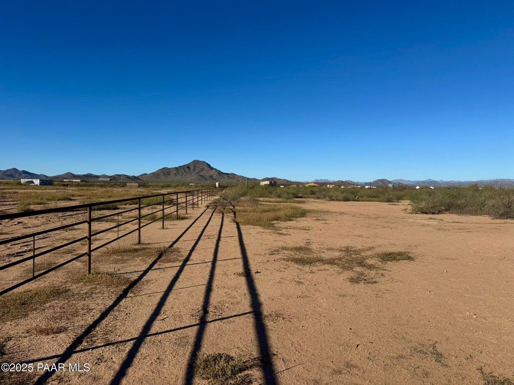 Photo of Xx00m W Bays Road, Wickenburg, AZ 85390 (MLS # 1077373)