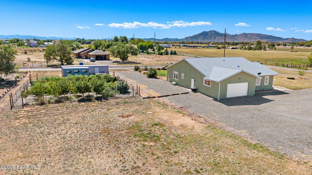 Photo of 725 S Road 1 W, Chino Valley, AZ 86323 (MLS # 1076738)