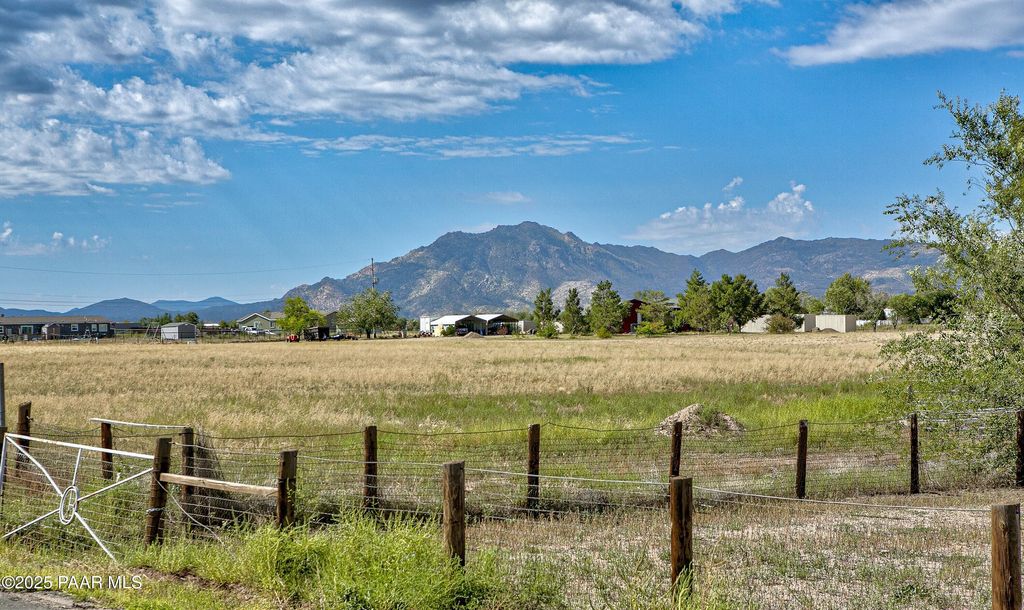 Photo of 725 S Road 1 W, Chino Valley, AZ 86323 (MLS # 1076738)