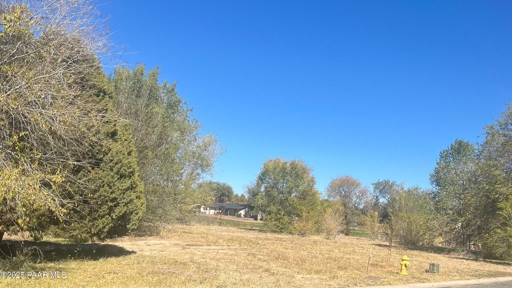 Photo of 420 Robin Drive, Prescott, AZ 86305 (MLS # 1077800)