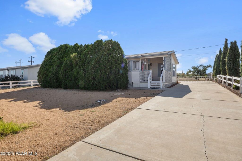 Photo of 20273 E Quail Run Drive, Mayer, AZ 86333 (MLS # 1077748)
