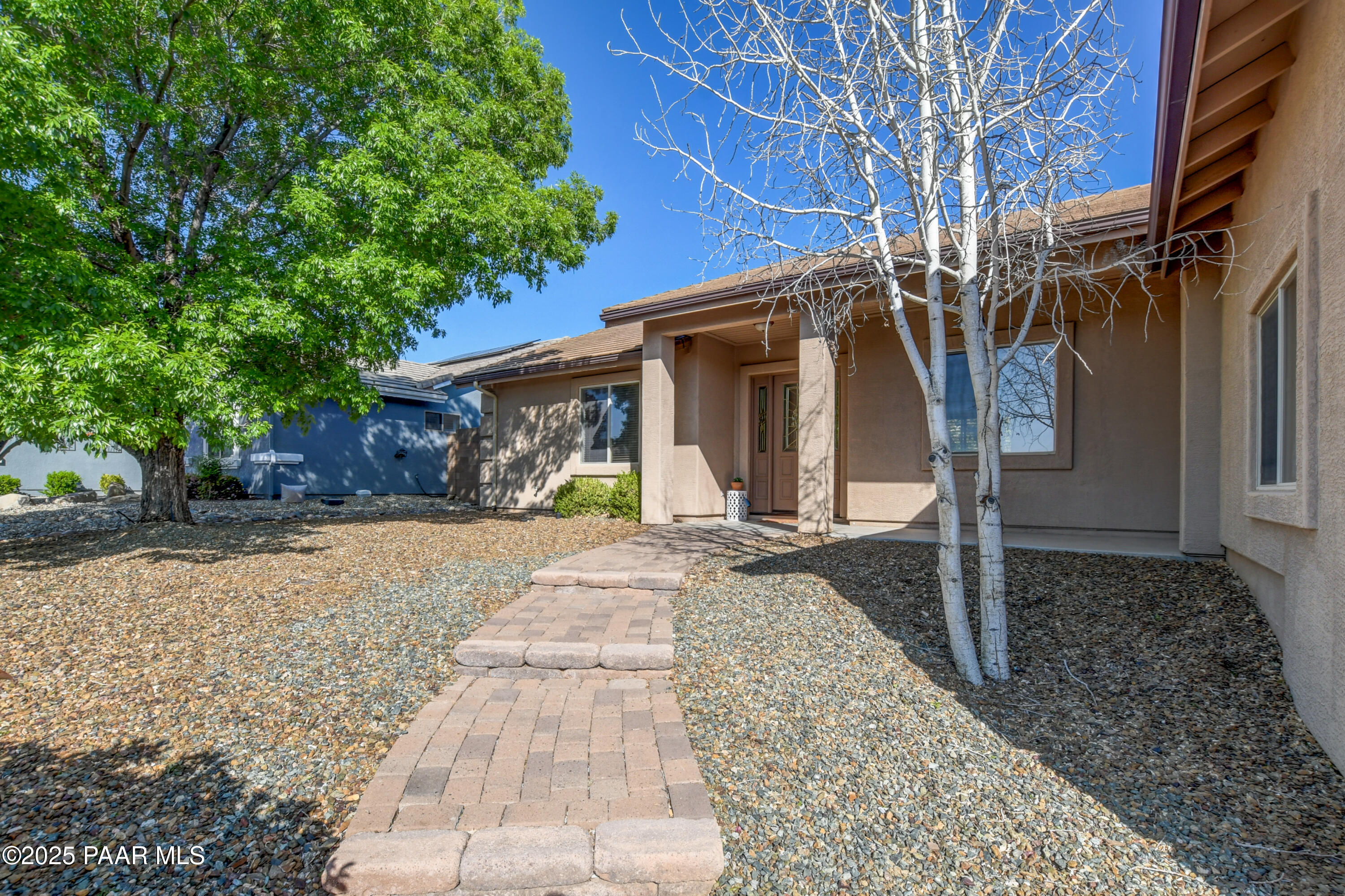 7462 N Outlook Lane