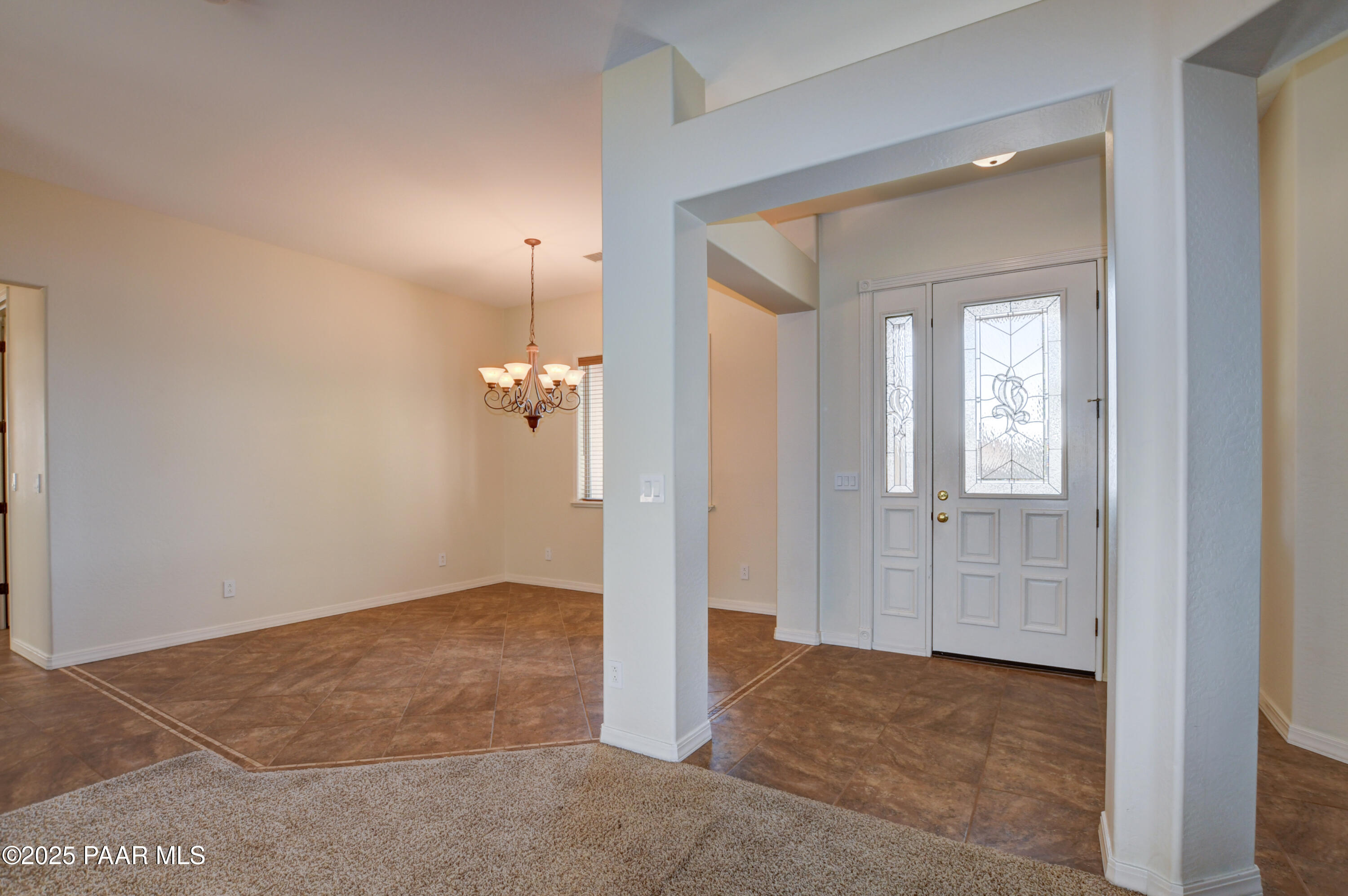 7462 N Outlook Lane