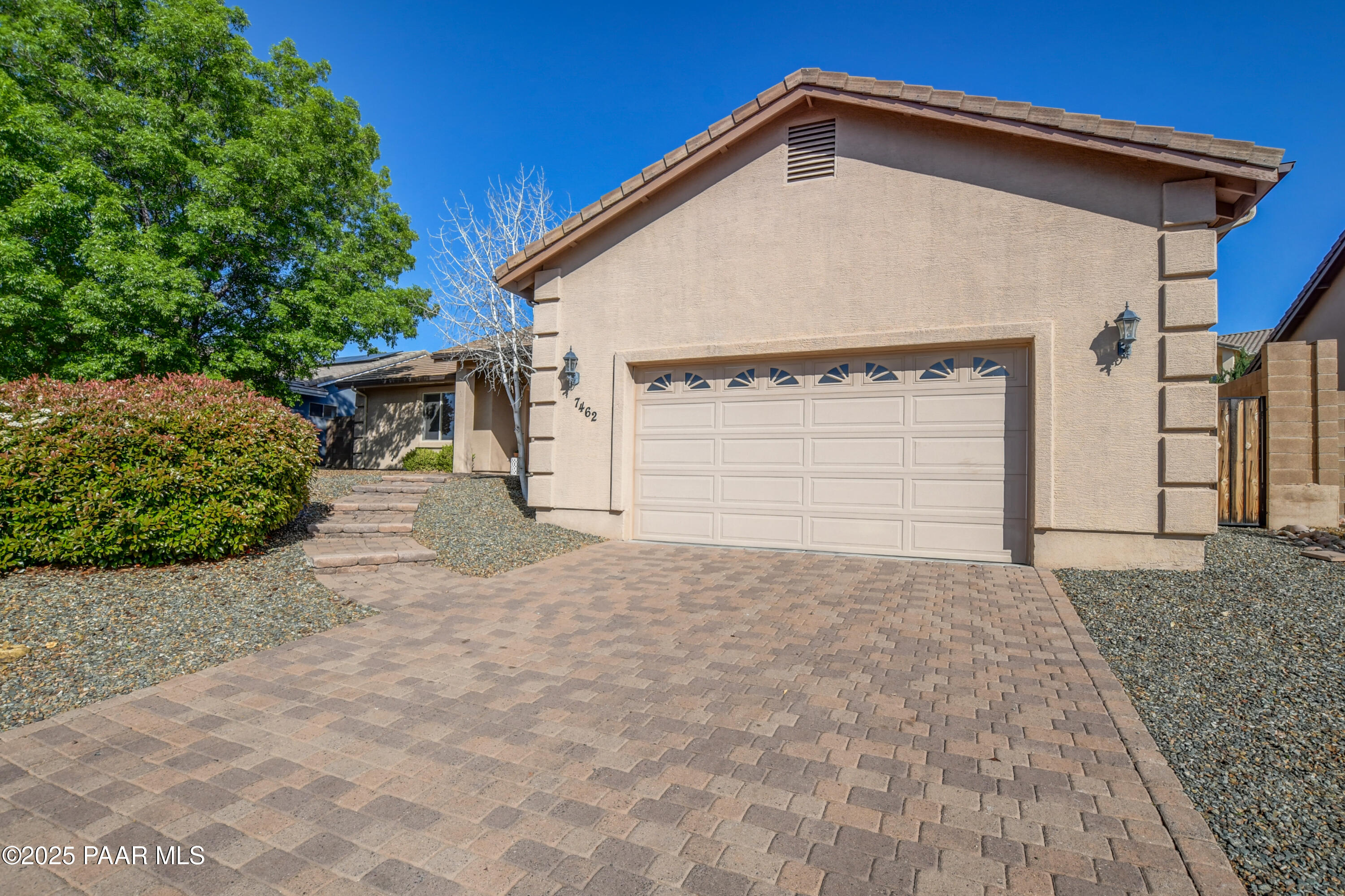 7462 N Outlook Lane