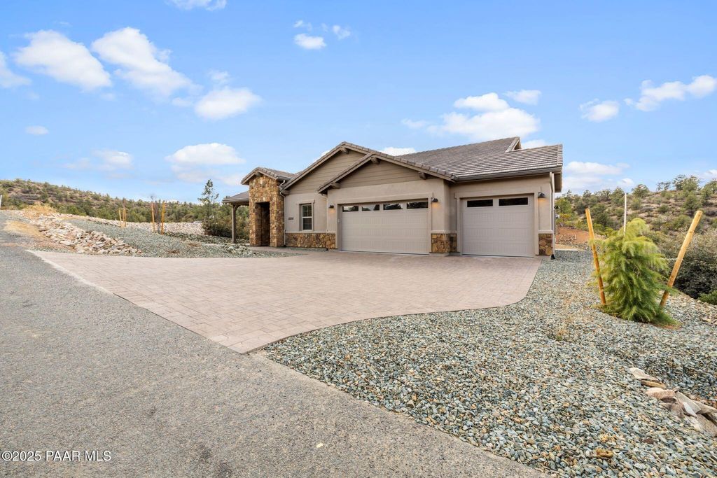 Photo of 12250 N Thrine Circle, Prescott, AZ 86305 (MLS # 1078133)