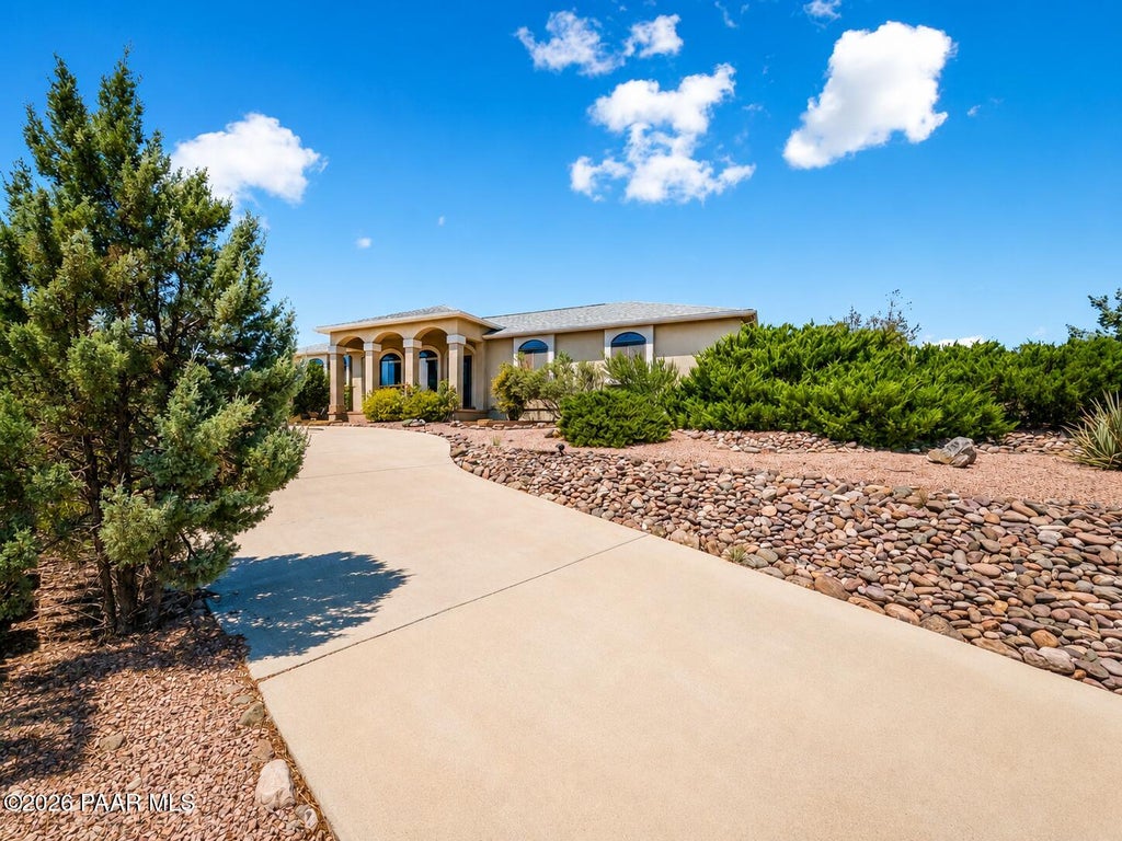 Photo of 911 E Rio Mesa Trail, Cottonwood, AZ 86326 (MLS # 1084849)
