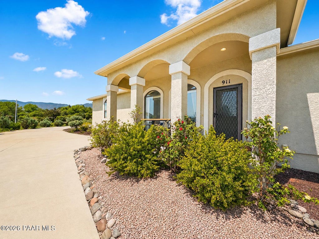 Photo of 911 E Rio Mesa Trail, Cottonwood, AZ 86326 (MLS # 1084849)