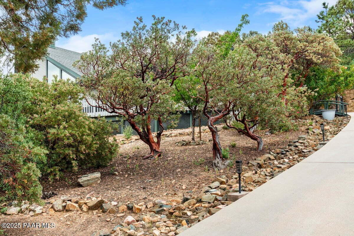 1289 S Manzanita Hill Road