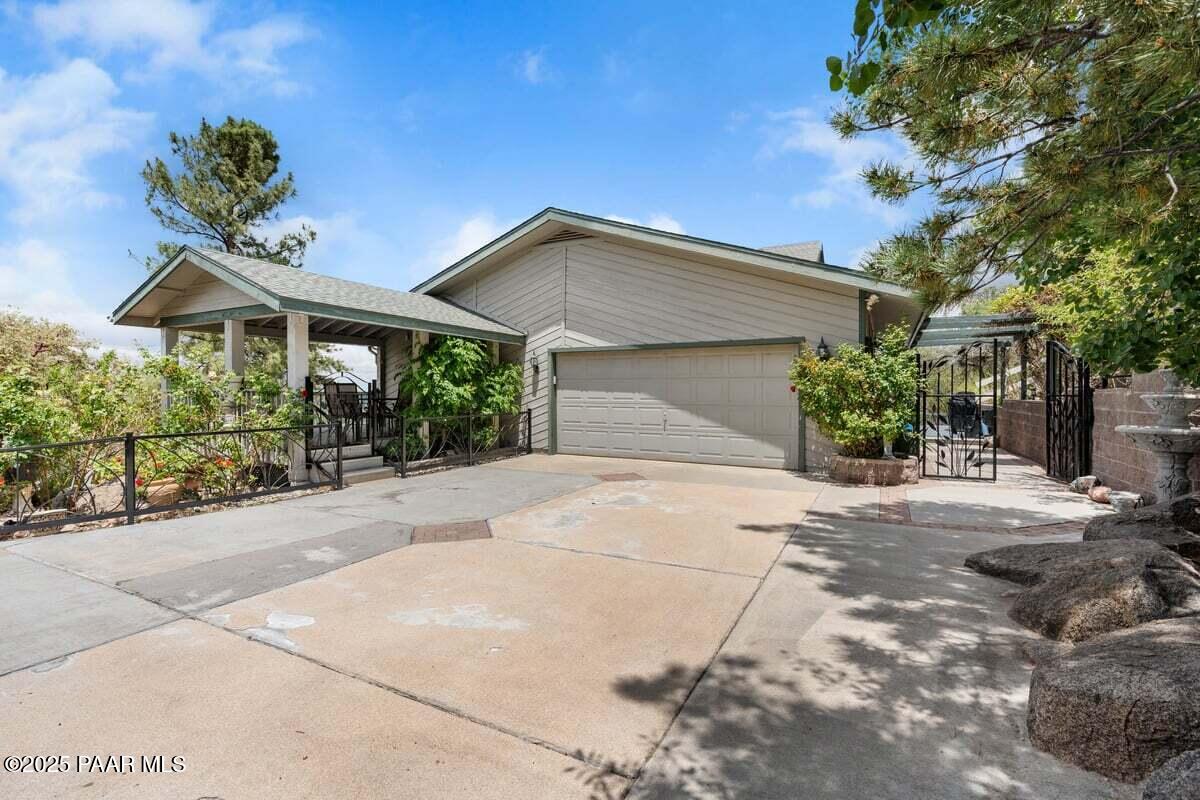 1289 S Manzanita Hill Road