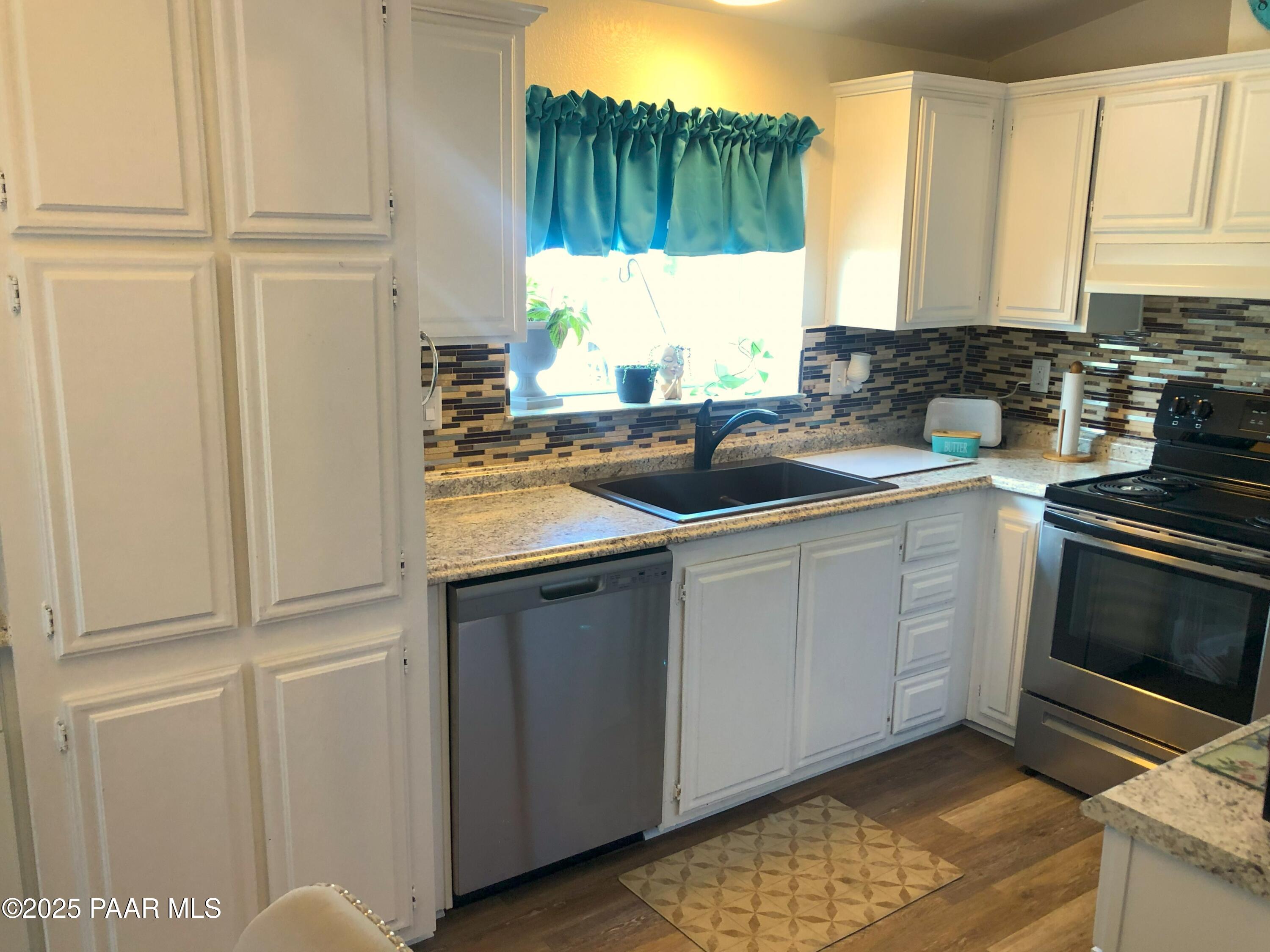 1935 E Mountain Hollow Drive