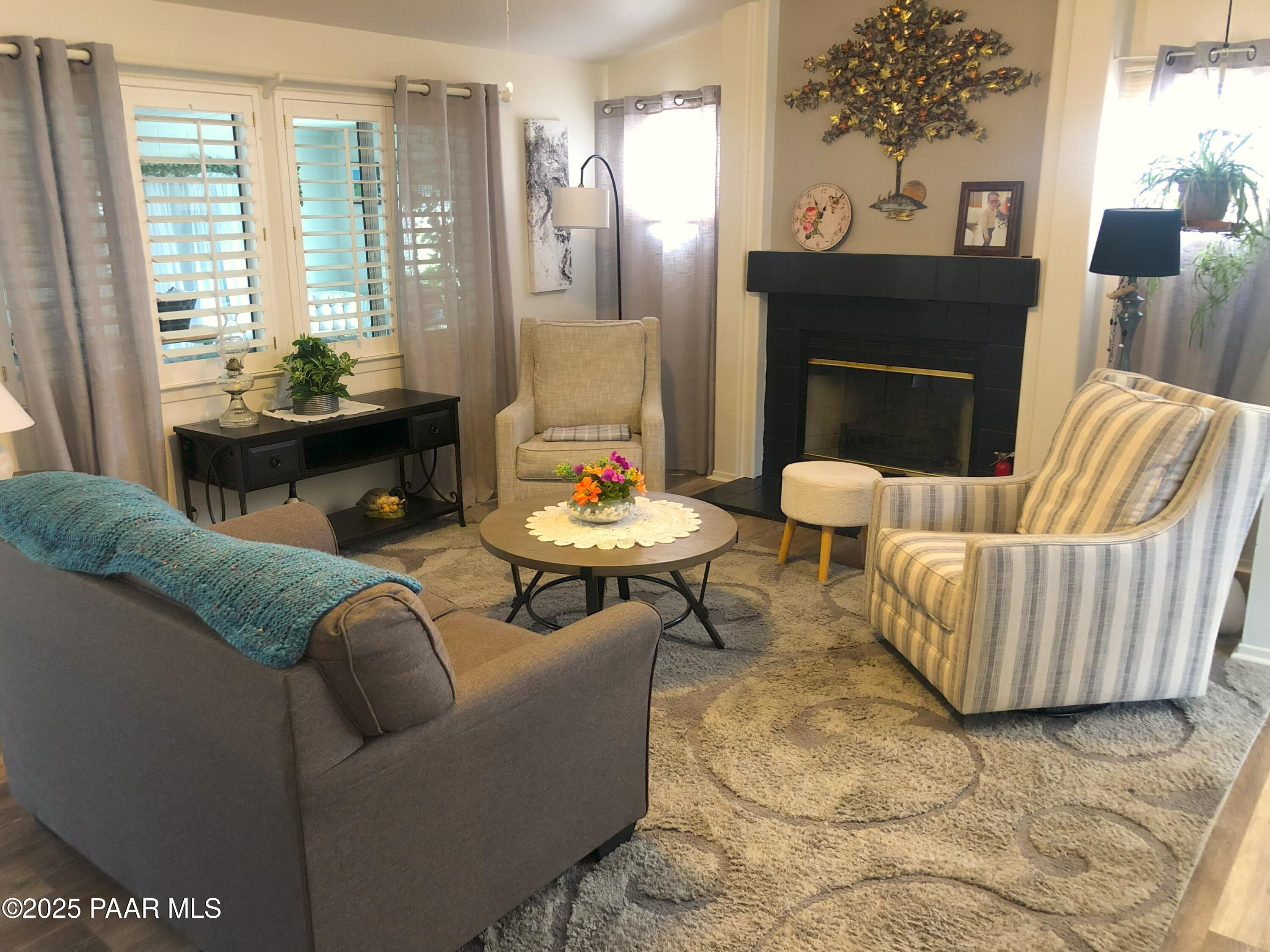 1935 E Mountain Hollow Drive