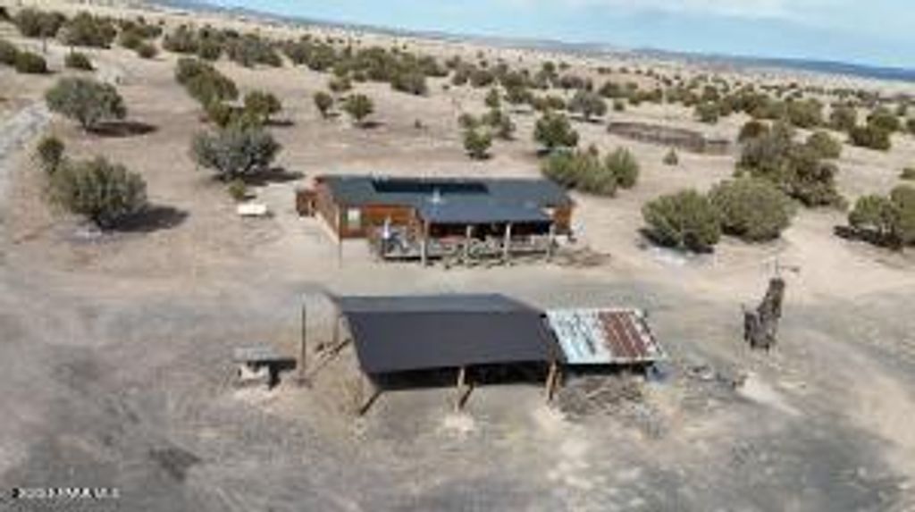 Photo of 8495 W Antelope Run Road, Ash Fork, AZ 86320 (MLS # 1077111)