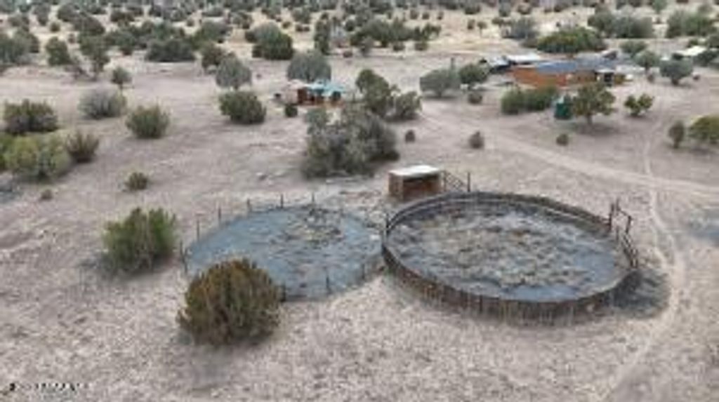 Photo of 8495 W Antelope Run Road, Ash Fork, AZ 86320 (MLS # 1077111)