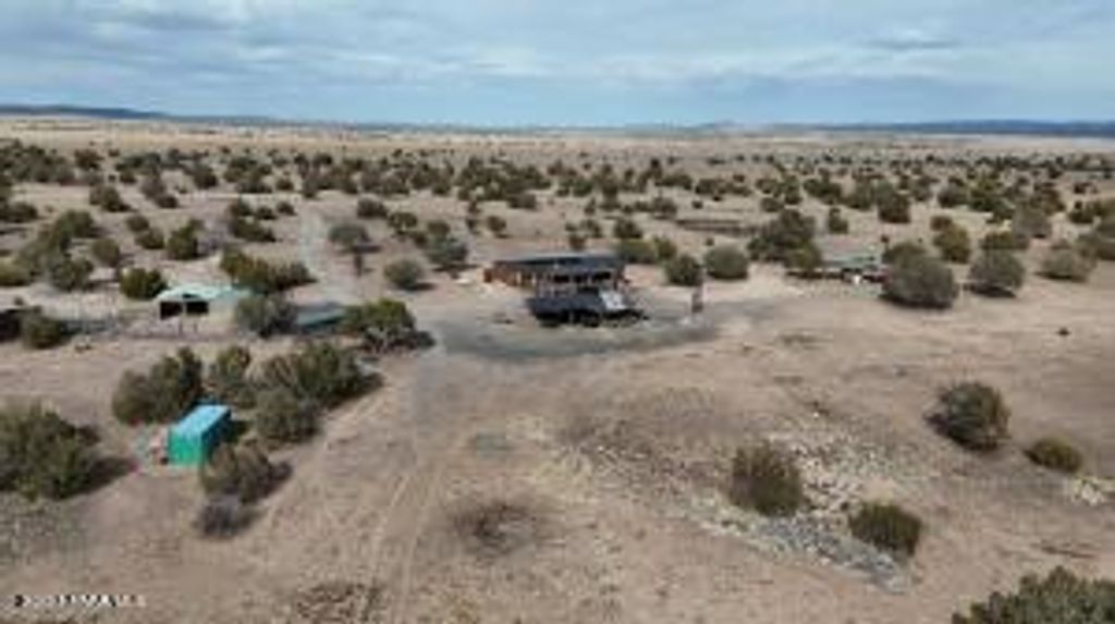 Photo of 8495 W Antelope Run Road, Ash Fork, AZ 86320 (MLS # 1077111)