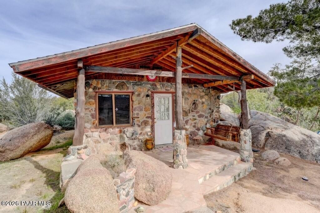 Photo of 23256 S Mountainaire Drive, Yarnell, AZ 85362 (MLS # 1078974)