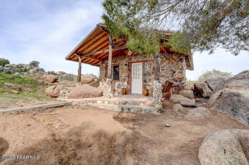 Photo of 23256 S Mountainaire Drive, Yarnell, AZ 85362 (MLS # 1078974)