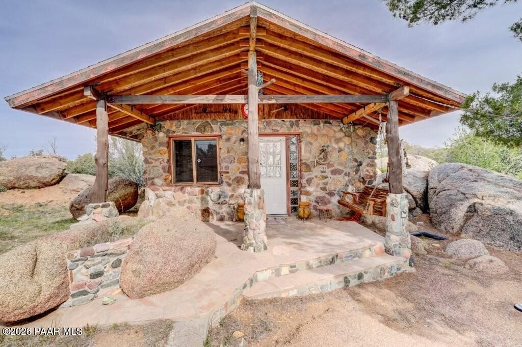 Photo of 23256 S Mountainaire Drive, Yarnell, AZ 85362 (MLS # 1078974)